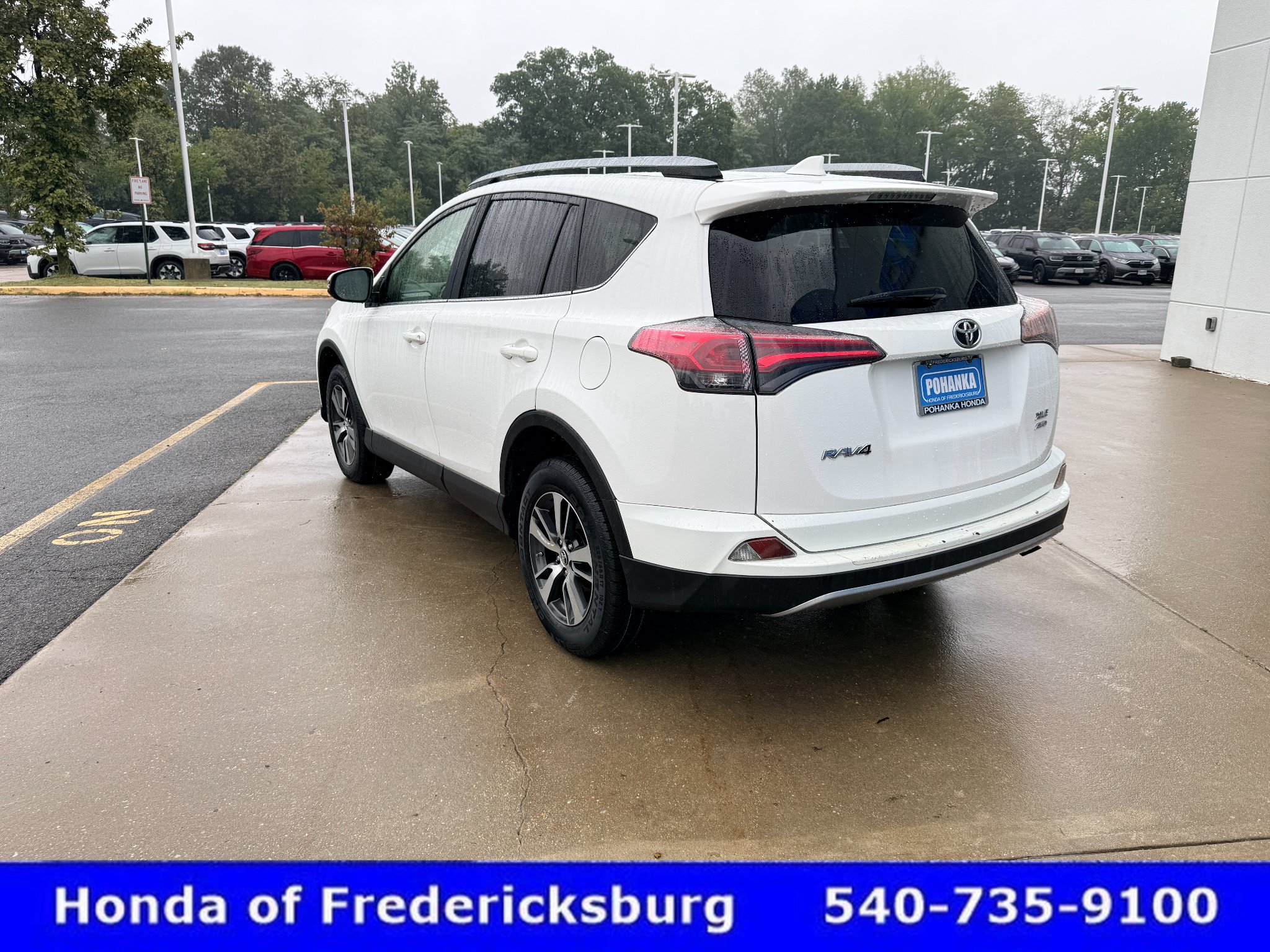 Used 2018 Toyota RAV4 XLE w/ Plus Extra Value Package AWD/4WD image 4