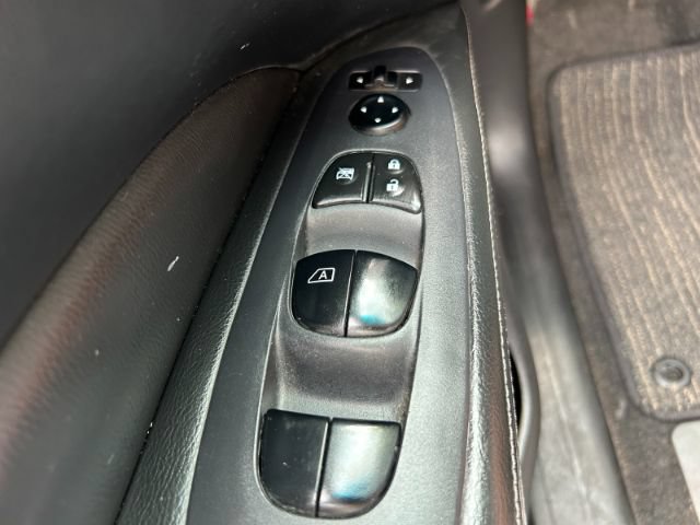 Used 2018 Nissan Pathfinder S AWD/4WD image 16