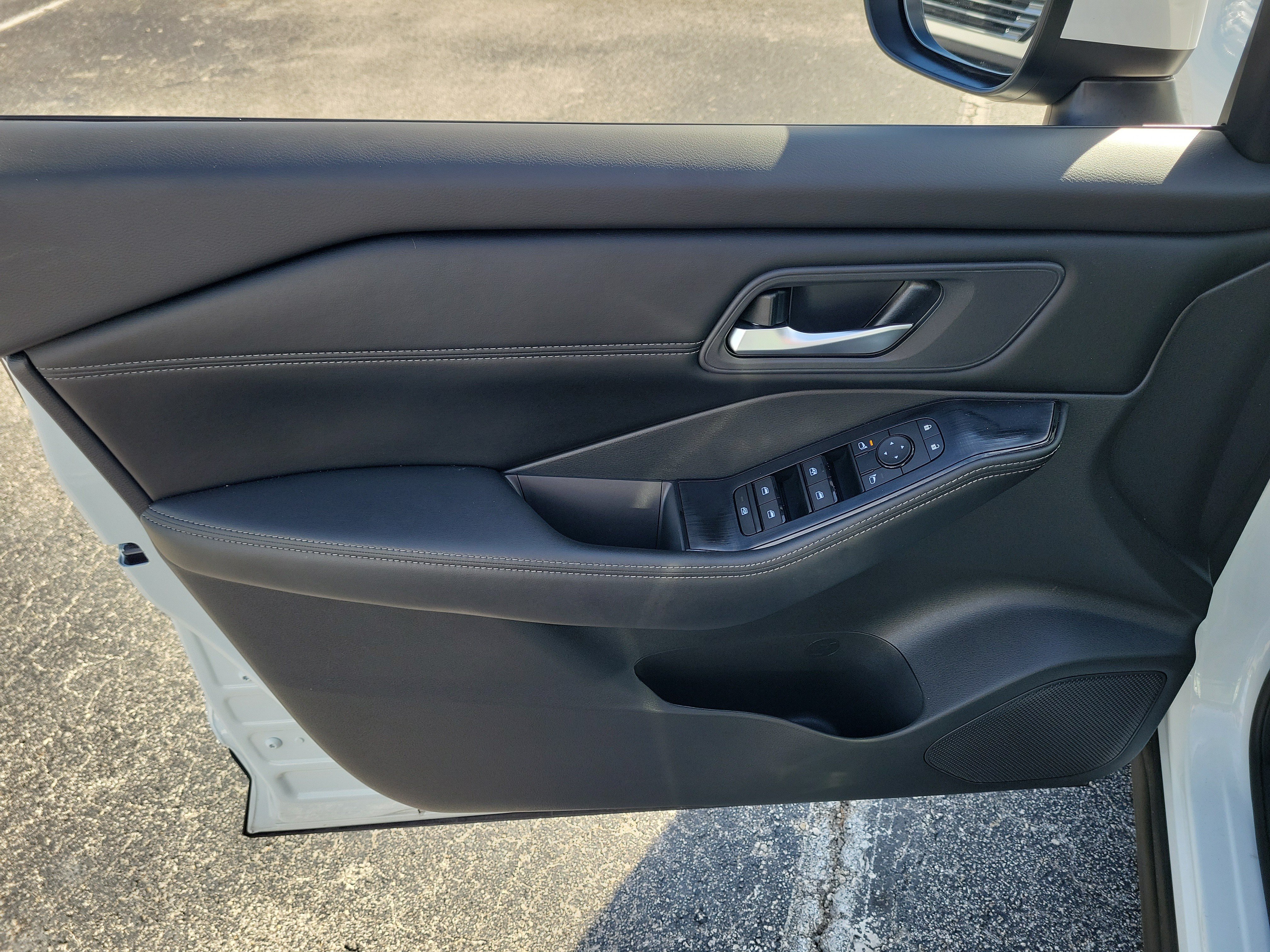Certified 2024 Nissan Rogue SV w/ SV Premium Package FWD image 10