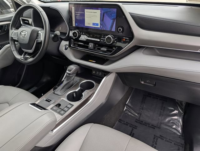 Used 2023 Toyota Highlander Limited image 37