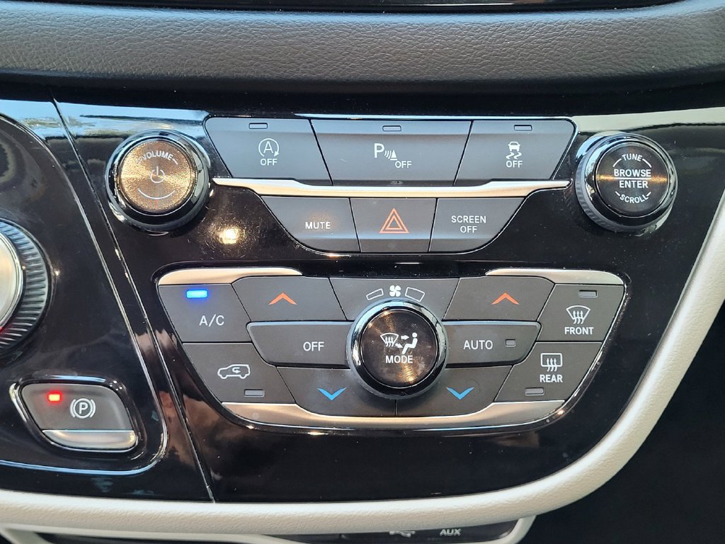 Used 2018 Chrysler Pacifica Touring Plus FWD image 13