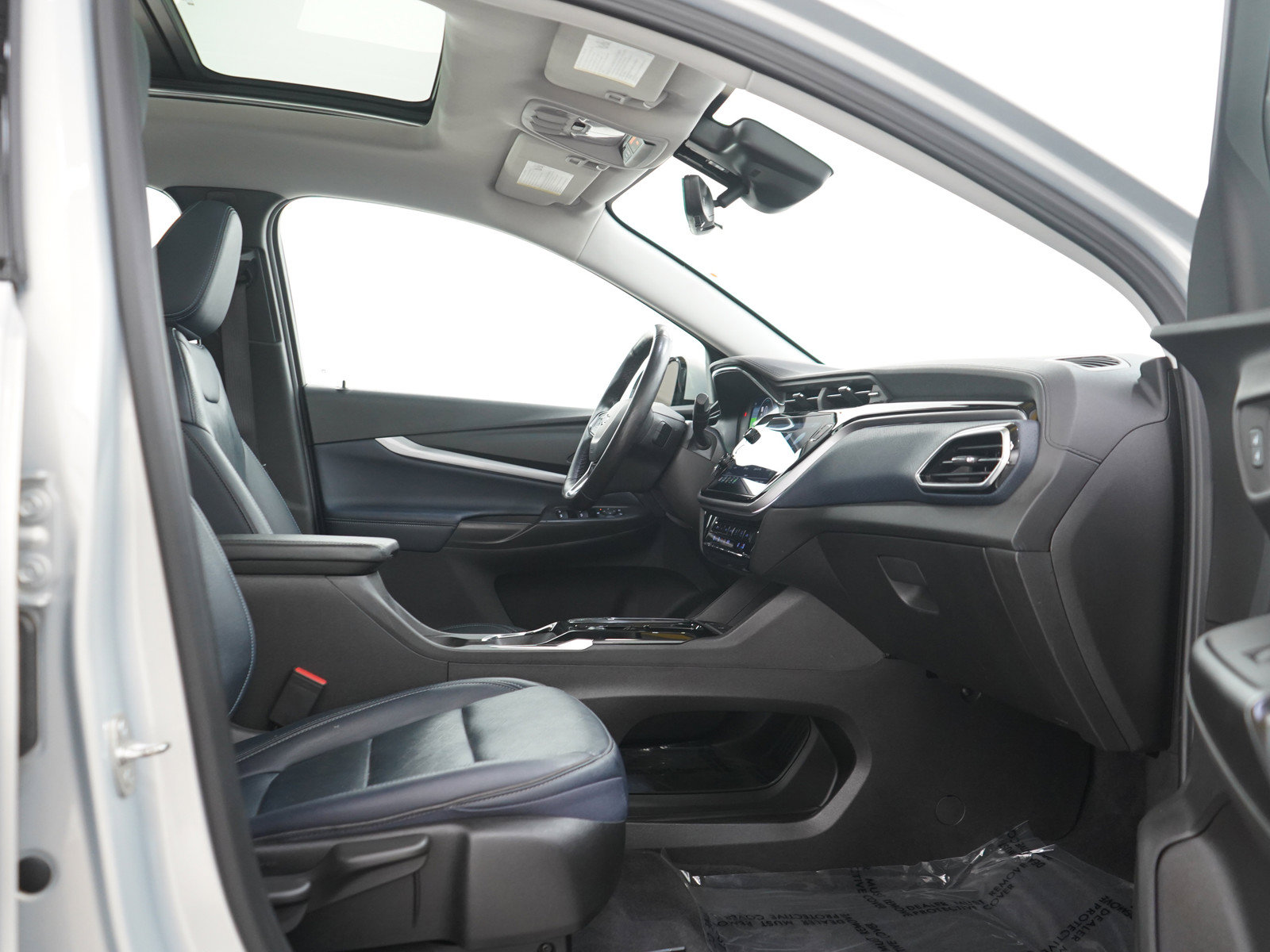 Used 2022 Chevrolet Bolt EUV Premier w/ Sun & Sound Package FWD image 11