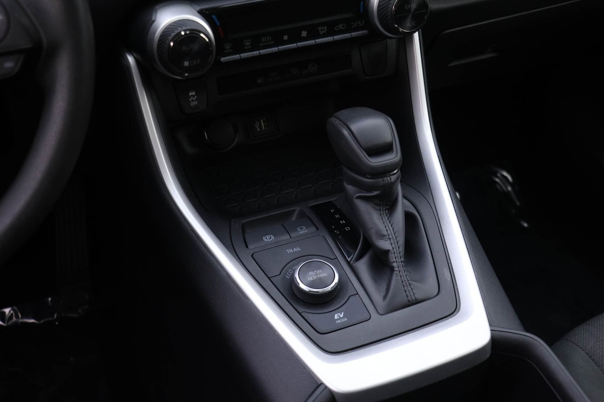 Used 2024 Toyota RAV4 XLE image 11