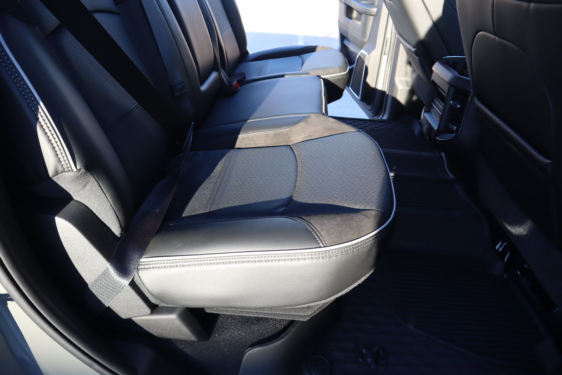 New 2027 RAM 3500 Laramie AWD/4WD image 15