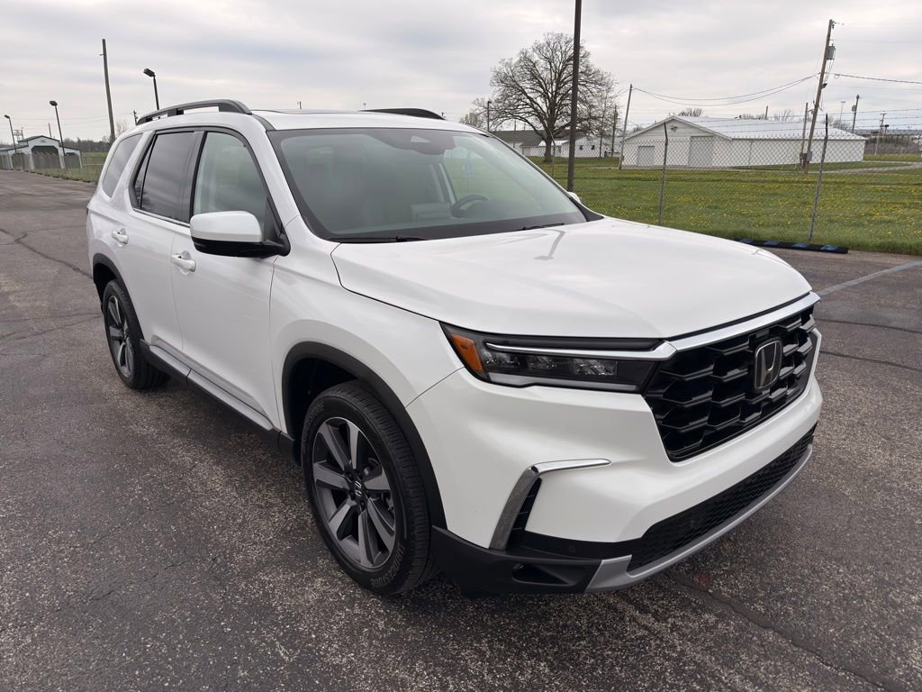 Used 2024 Honda Pilot Touring image 2