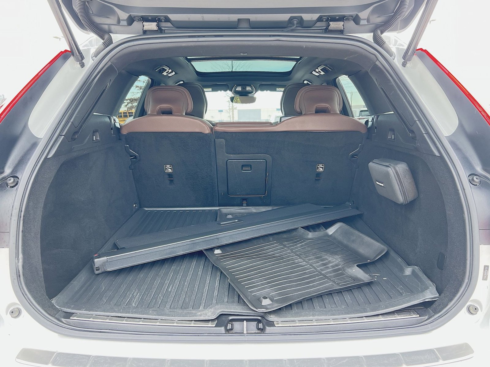 Certified 2023 Volvo XC60 B5 Plus w/ Climate Package image 26