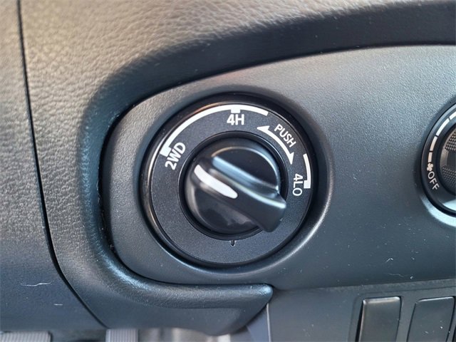 Used 2023 Nissan Frontier SV w/ Midnight Edition Package image 15