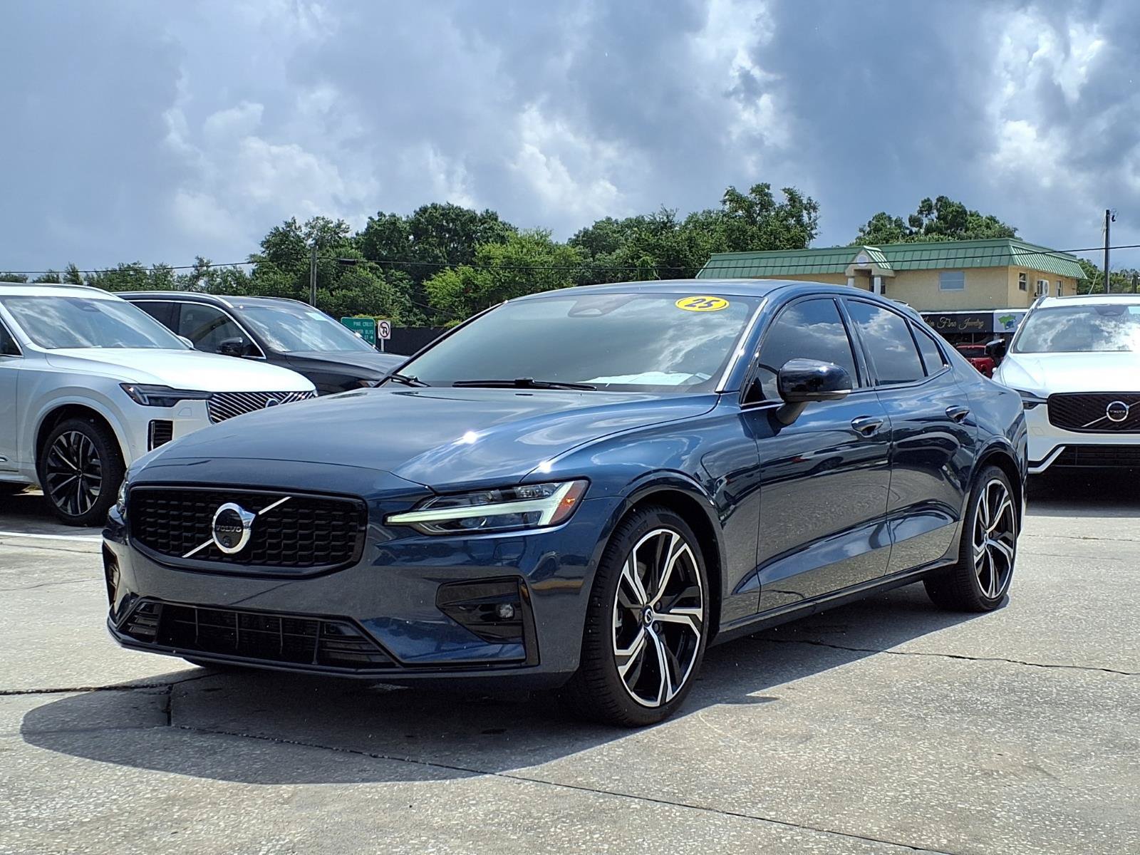 Certified 2025 Volvo S60 B5 Plus FWD image 3
