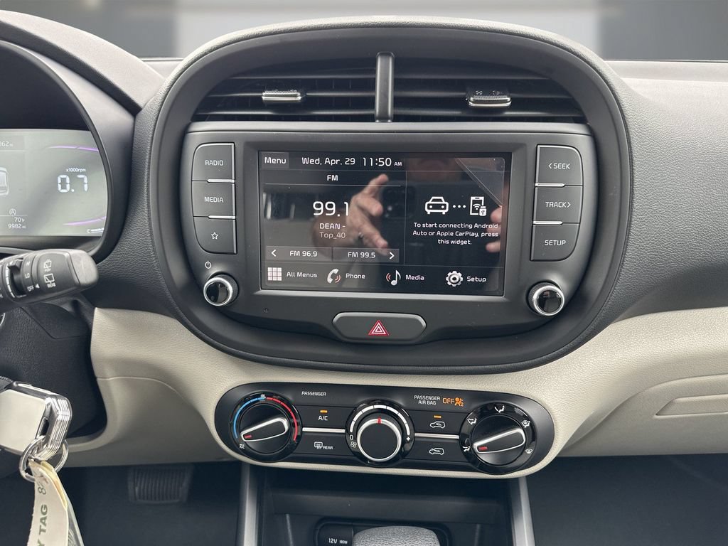 Used 2025 Kia Soul LX w/ LX Technology Package FWD image 17