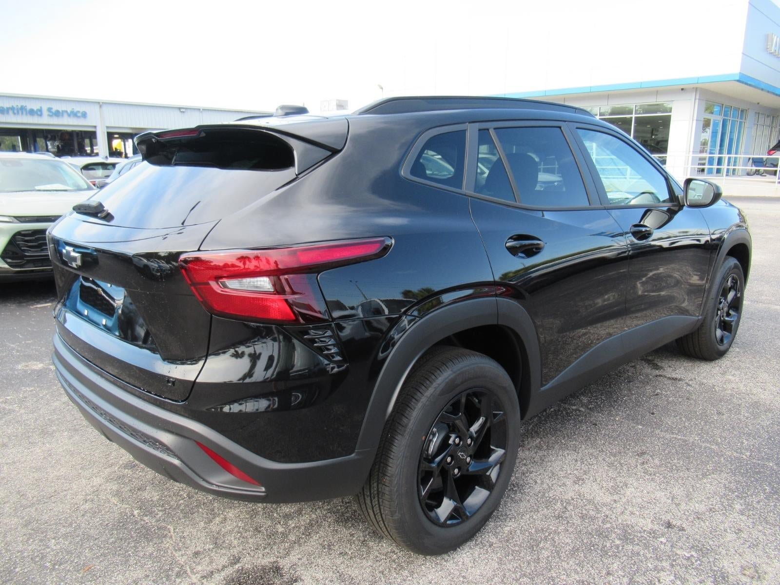 New 2026 Chevrolet Trax LT w/ Midnight Edition FWD image 5
