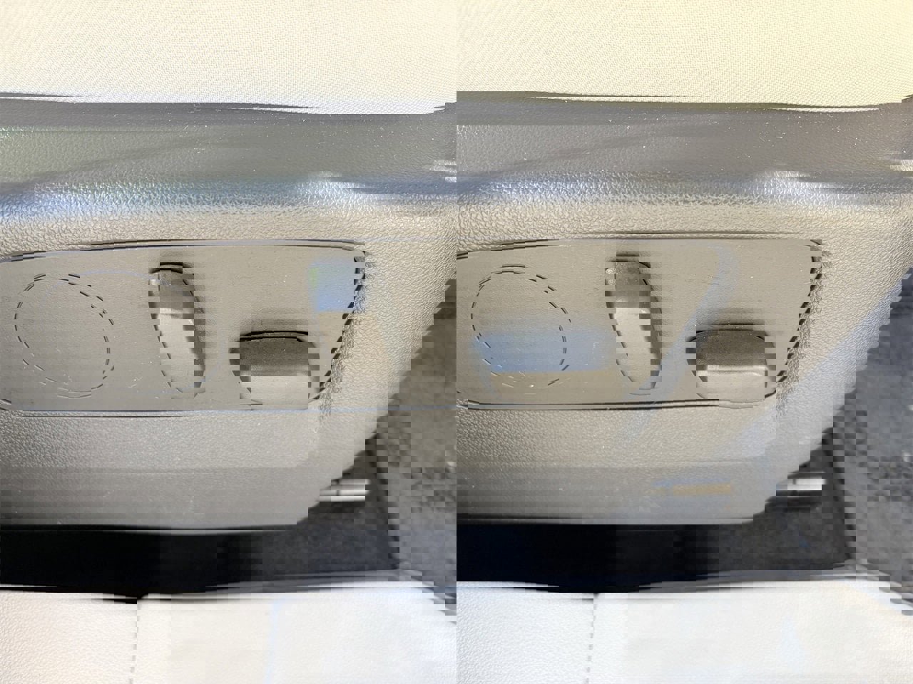 Used 2023 Buick Envision Avenir image 11