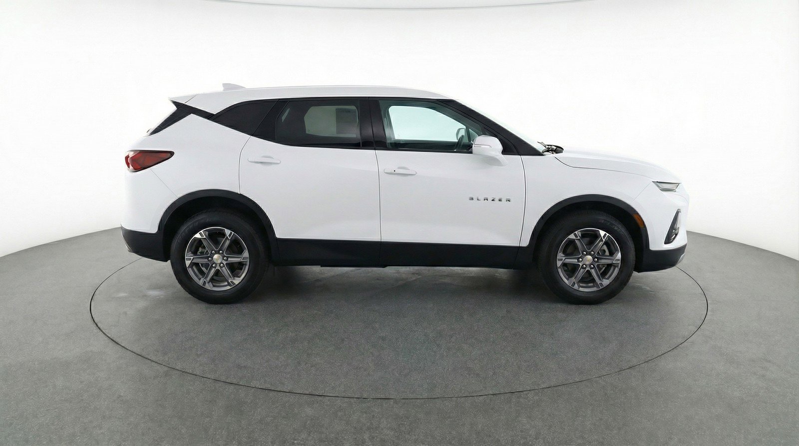Used 2025 Chevrolet Blazer LT FWD image 11