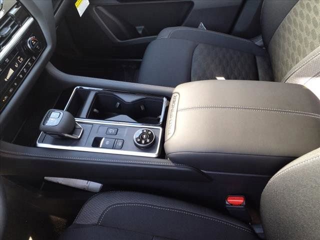 New 2025 Nissan Pathfinder SV image 18