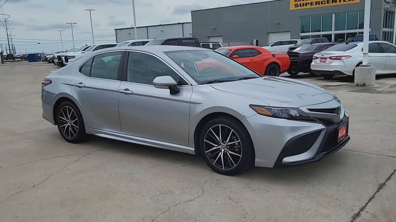 Used 2023 Toyota Camry SE FWD image 2