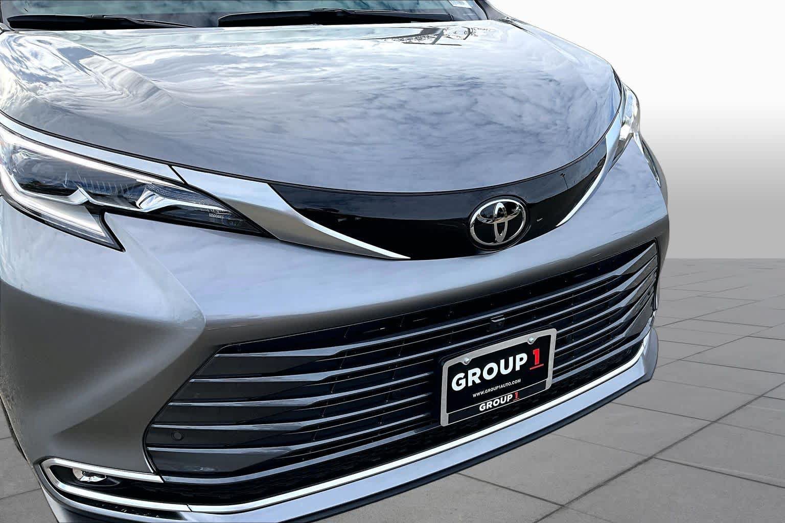 Used 2026 Toyota Sienna Platinum AWD/4WD image 29