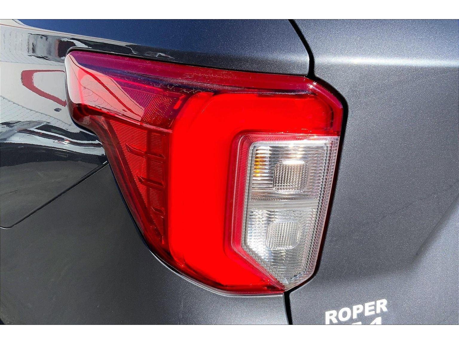 Used 2022 Ford Explorer XLT image 25