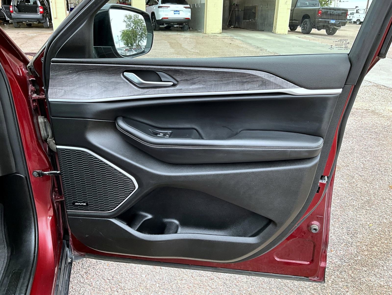 Used 2022 Jeep Grand Cherokee Limited w/ MOPAR Finishing Package image 17