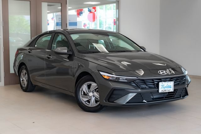 Certified 2025 Hyundai Elantra SE FWD image 6