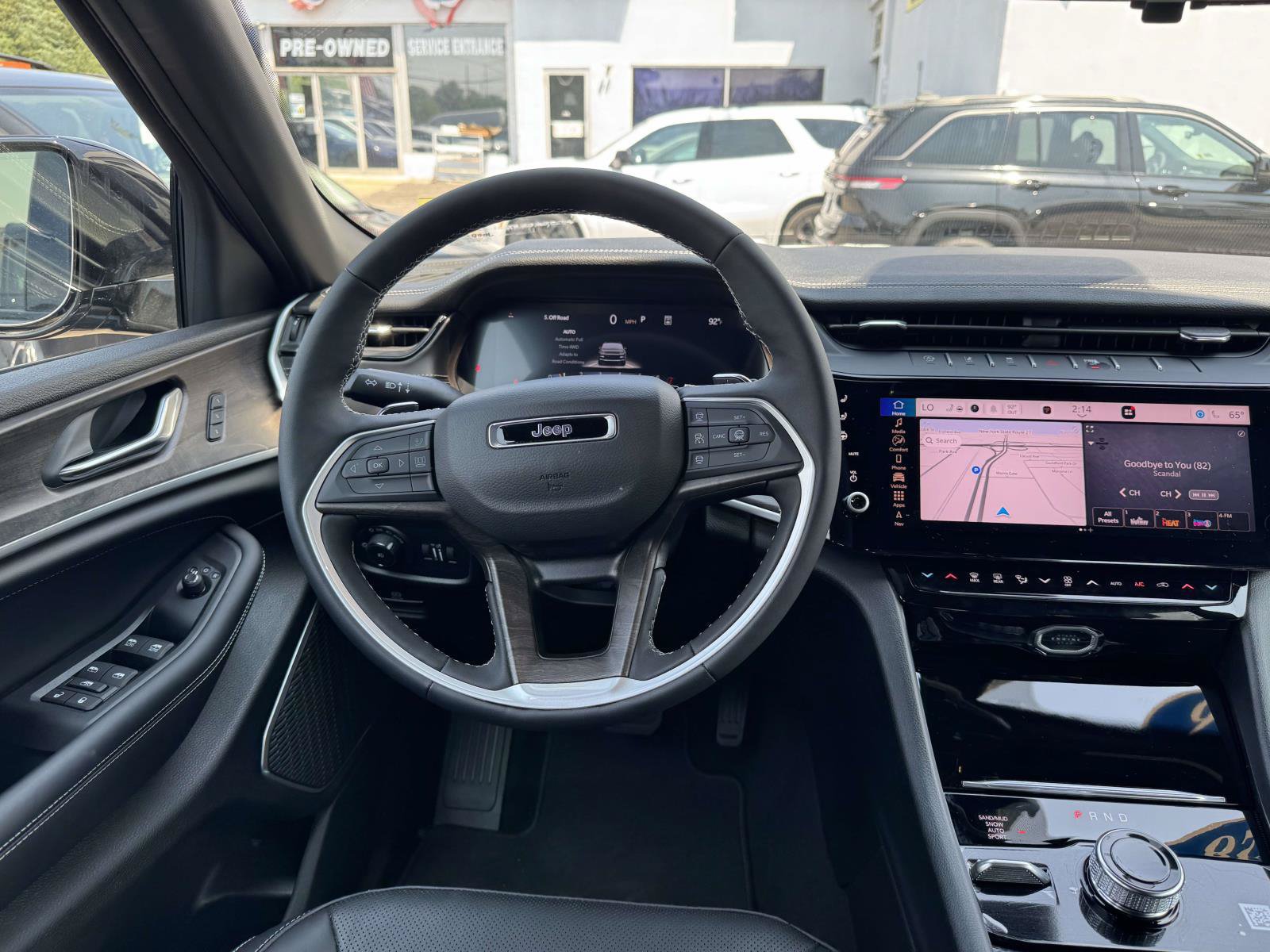 Used 2026 Jeep Grand Cherokee Limited AWD/4WD image 13