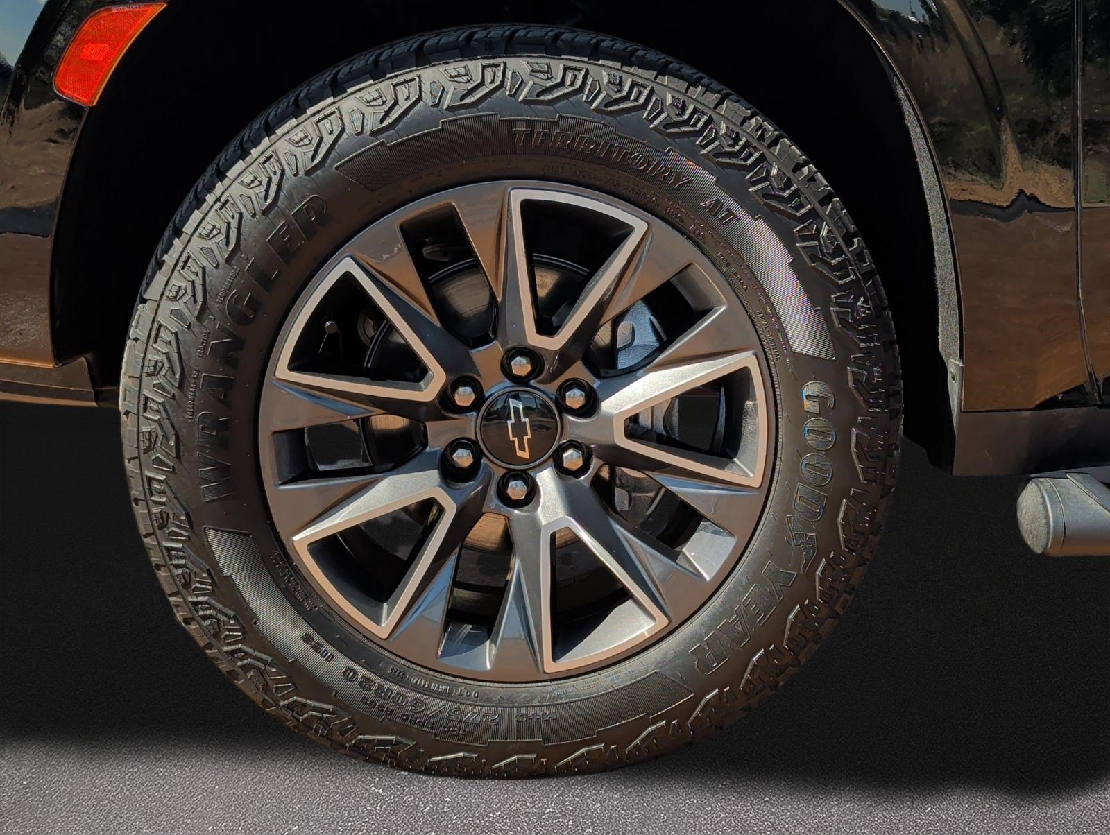 Used 2023 Chevrolet Suburban Z71 w/ Luxury Package image 7