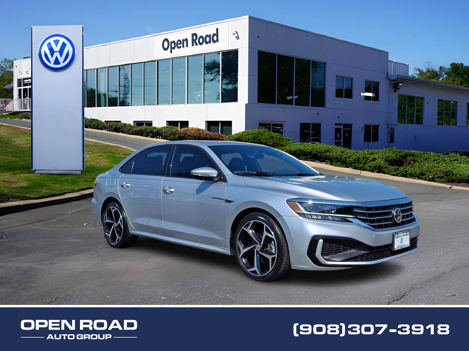 Used 2021 Volkswagen Passat 2.0T R-Line image 1