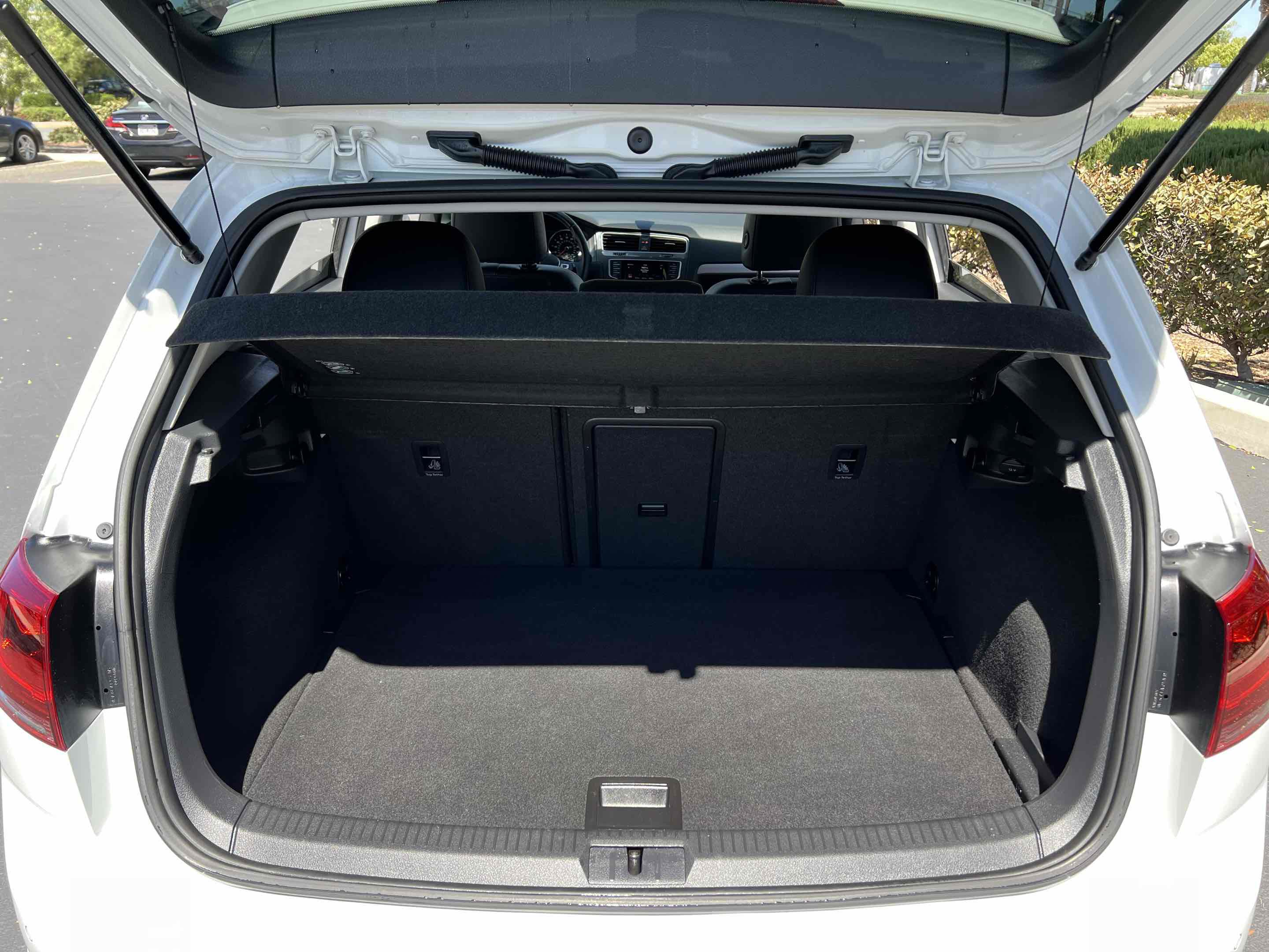 Used 2015 Volkswagen e-Golf SEL Premium FWD image 42