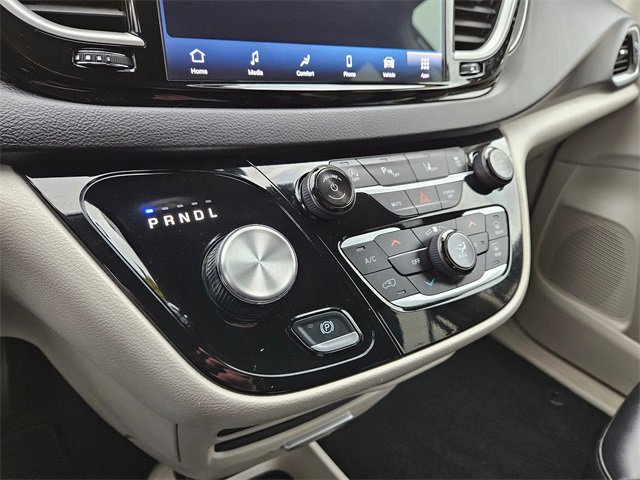 Used 2024 Chrysler Pacifica Touring-L image 22