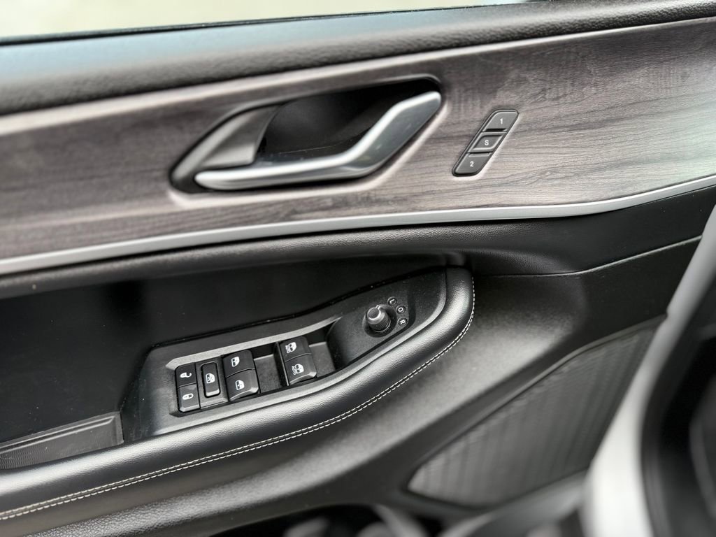 Used 2023 Jeep Grand Cherokee Limited w/ Luxury Tech Group II image 21