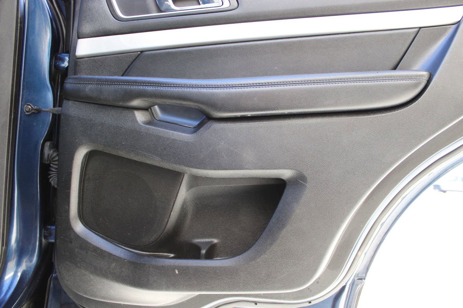 Used 2017 Ford Explorer XLT w/ Equipment Group 201A image 23