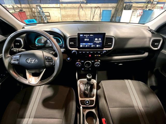 Used 2025 Hyundai Venue SEL image 16