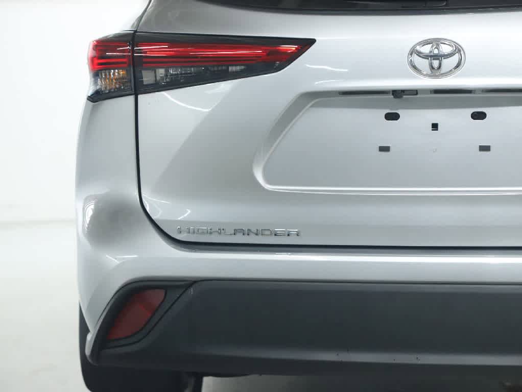 Used 2023 Toyota Highlander LE AWD/4WD image 45