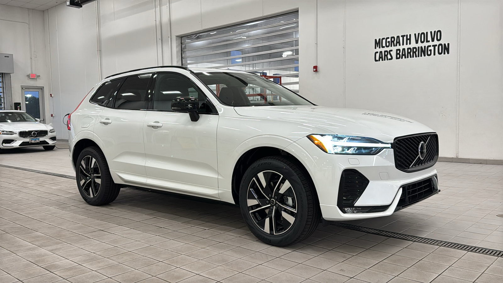 New 2027 Volvo XC60 B5 Core AWD/4WD image 3