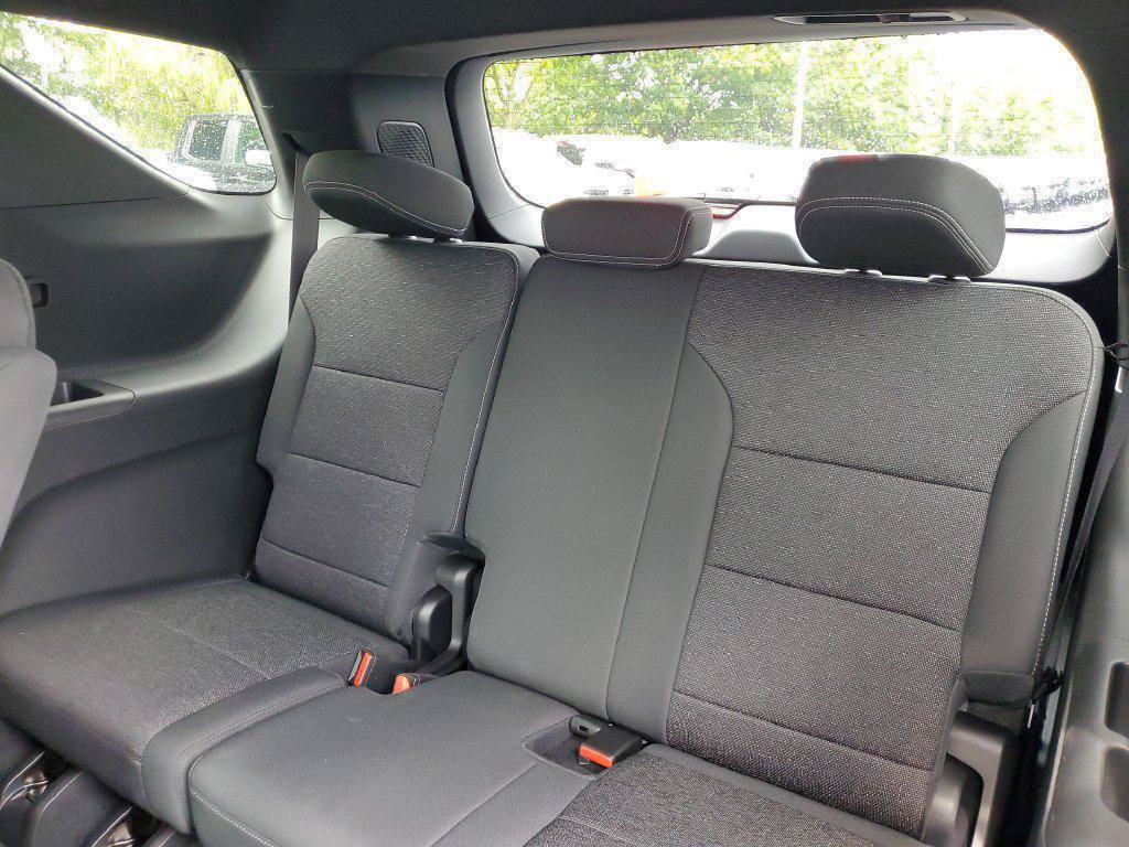 Used 2025 Chevrolet Traverse LT w/ Driver Confidence Package FWD image 29