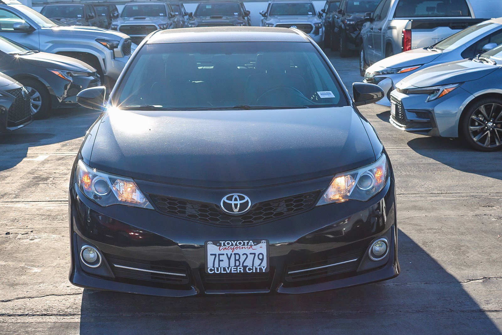 Used 2014 Toyota Camry SE image 2