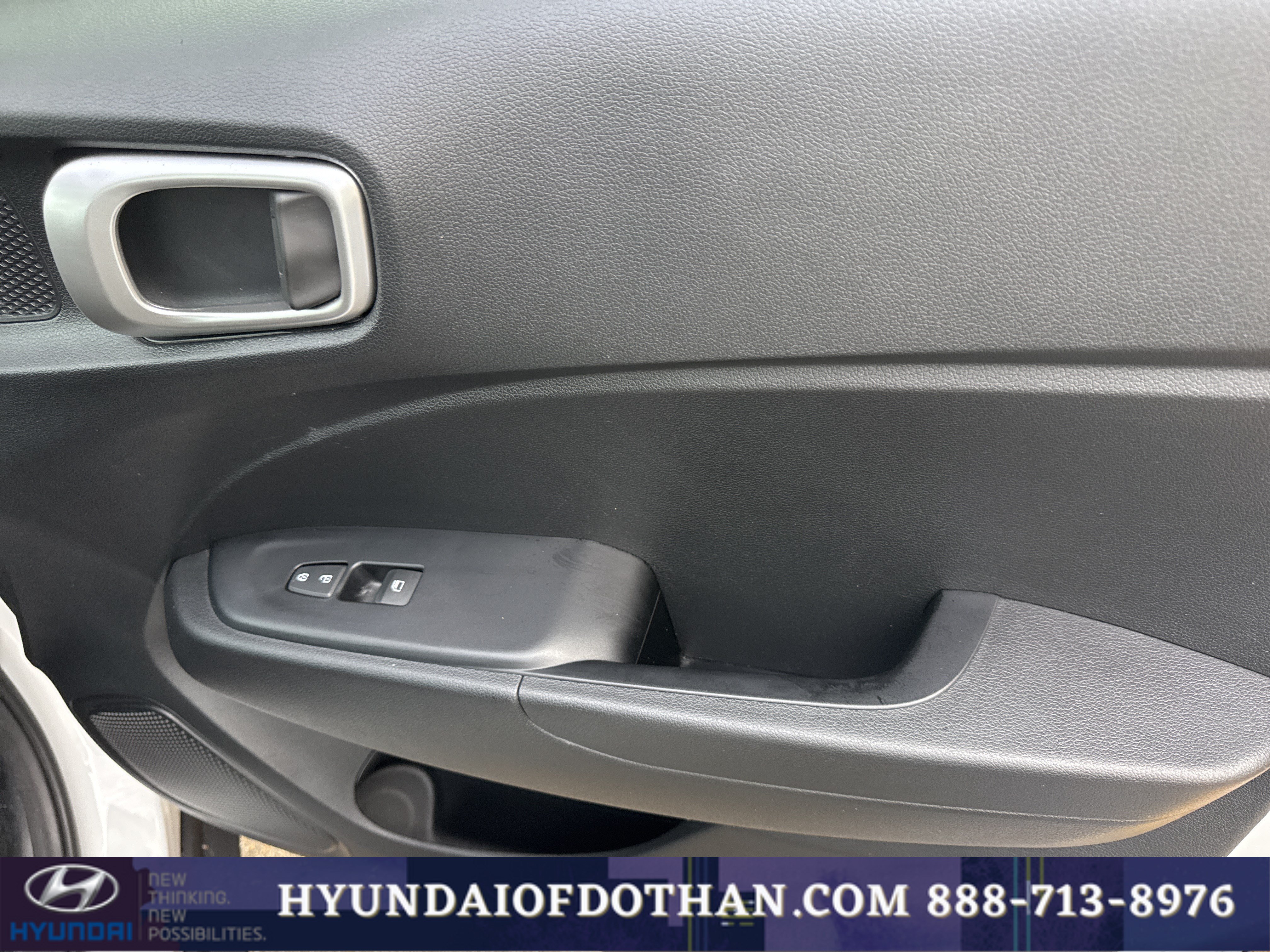 Certified 2022 Hyundai Venue SEL FWD image 18