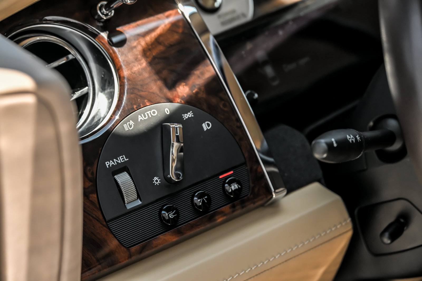 Used 2016 Rolls-Royce Wraith RWD image 30