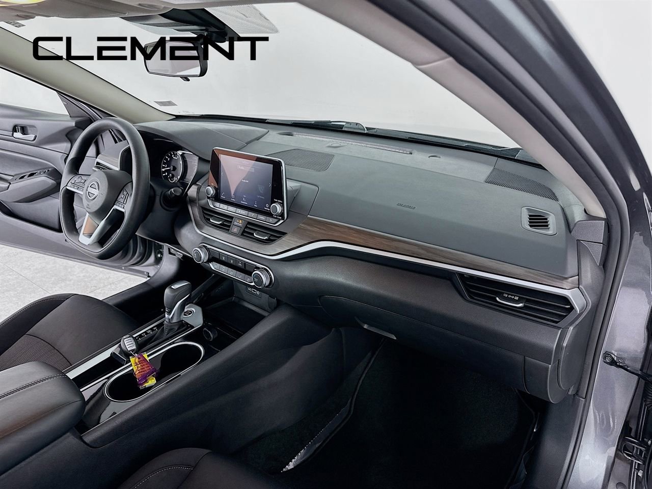 Used 2024 Nissan Altima 2.5 SV image 32