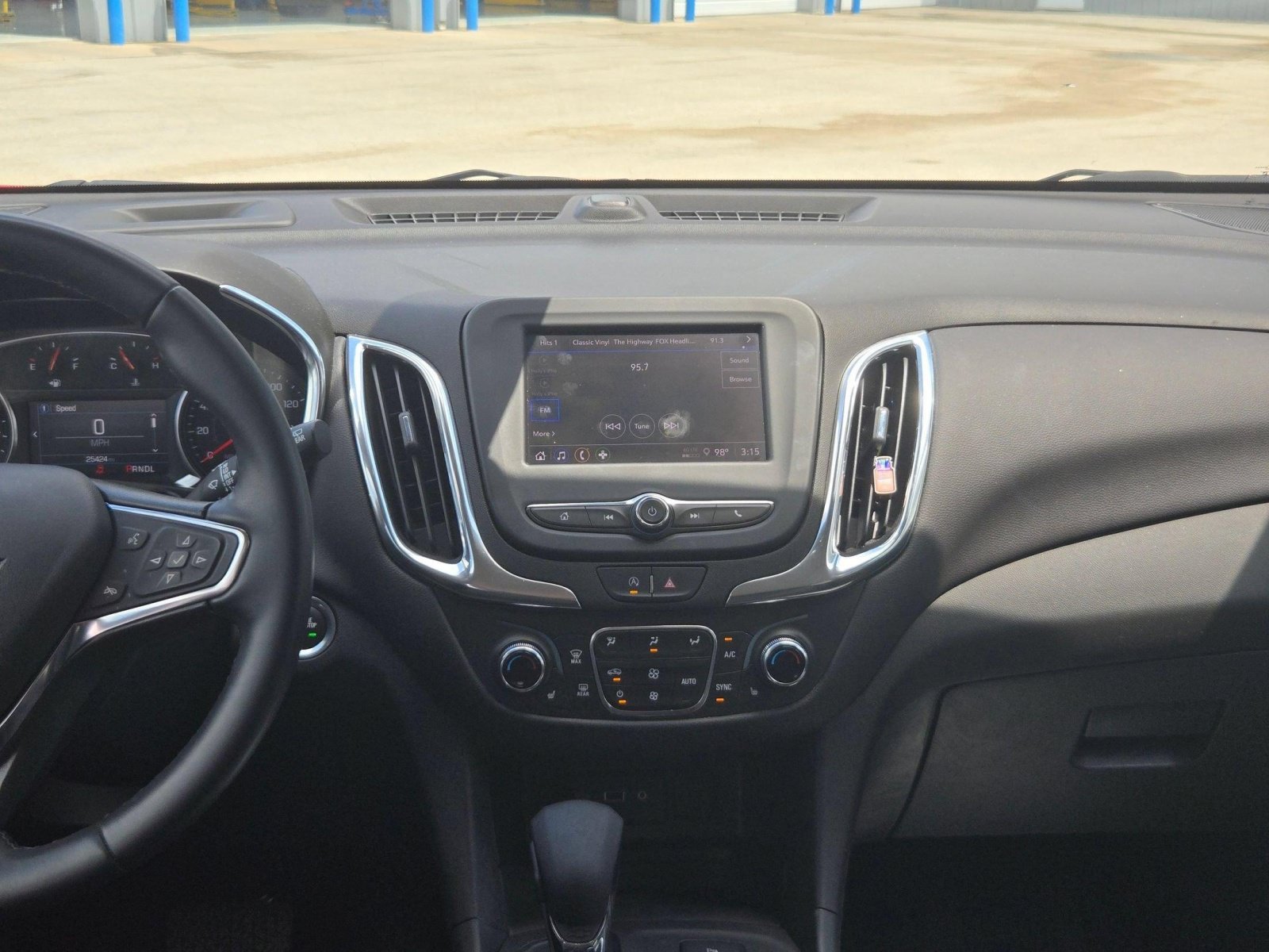 Used 2024 Chevrolet Equinox LT FWD image 16
