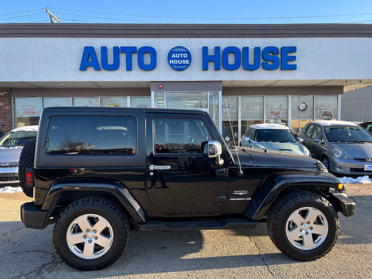 Used 2011 Jeep Wrangler Sahara image 9