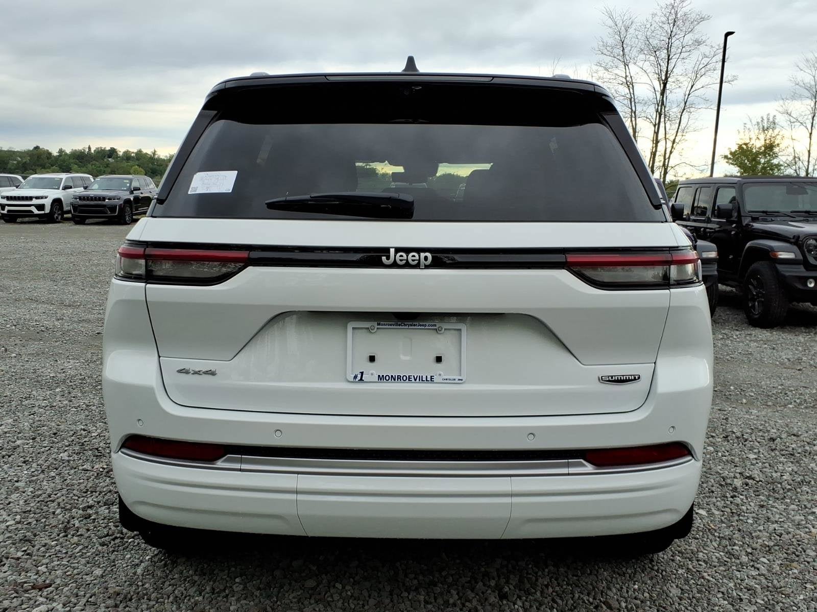 New 2026 Jeep Grand Cherokee Summit AWD/4WD image 4