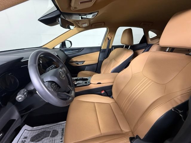 Used 2025 Lexus NX 250 FWD w/ Towing Package (2000 Lbs) image 7