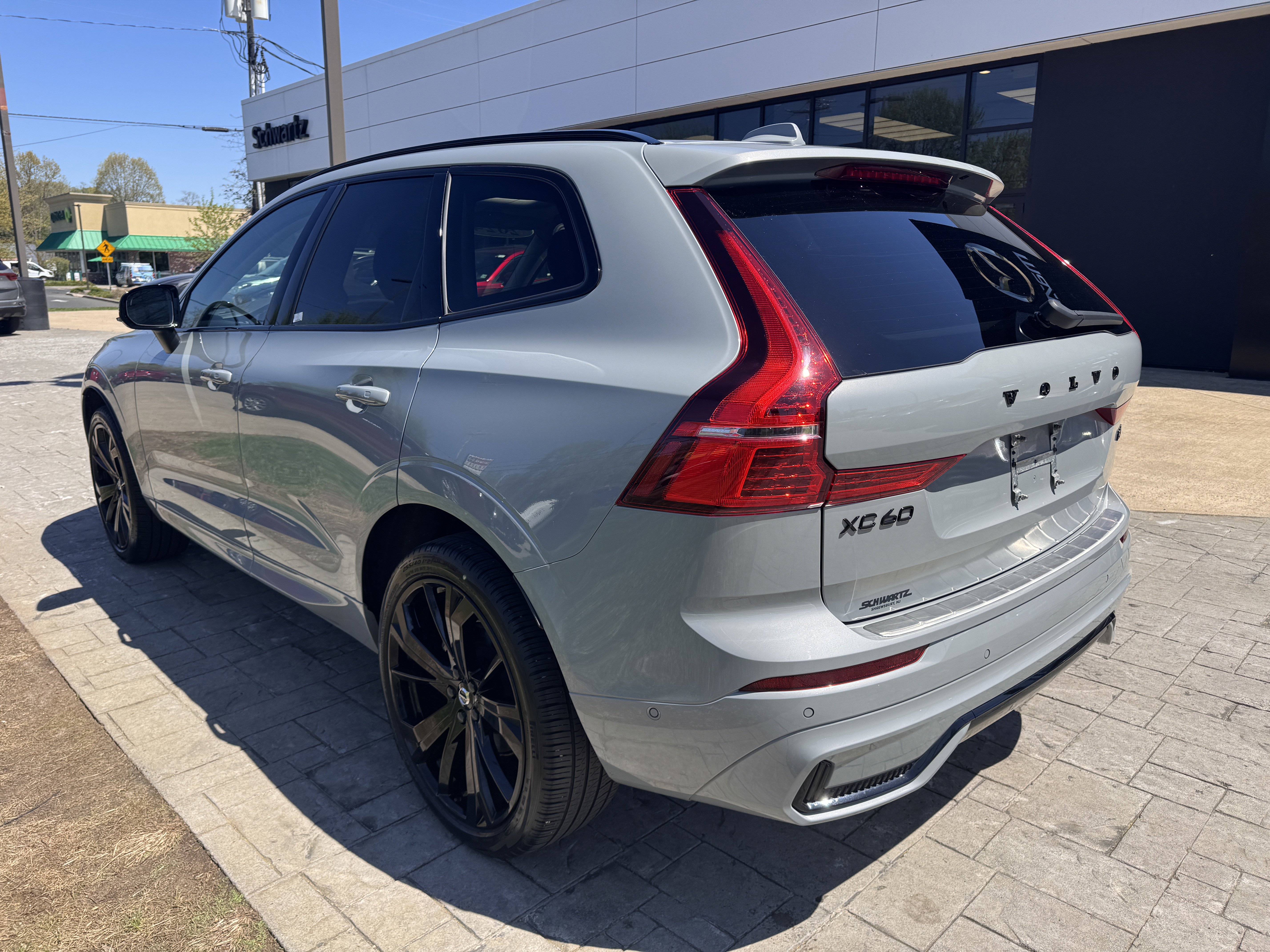 Used 2024 Volvo XC60 B5 Ultimate w/ Protection Package Premier AWD/4WD image 6