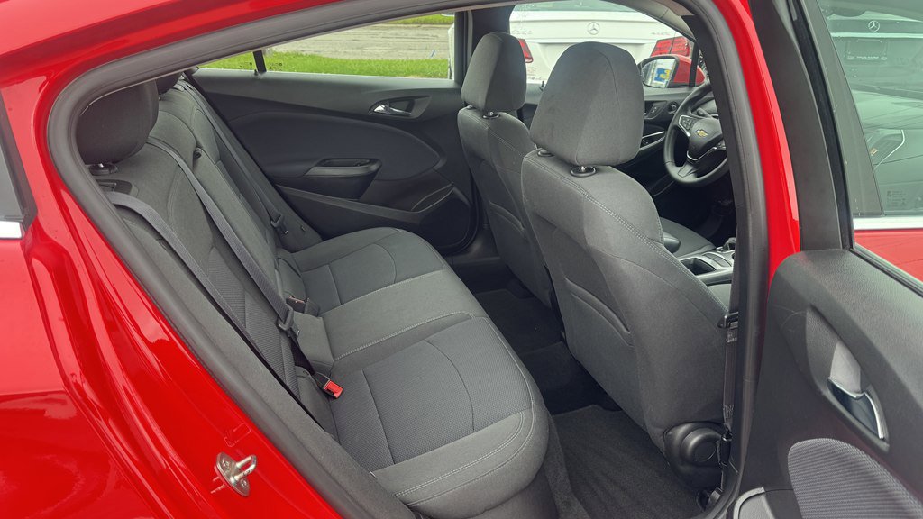 Used 2016 Chevrolet Cruze LT image 25