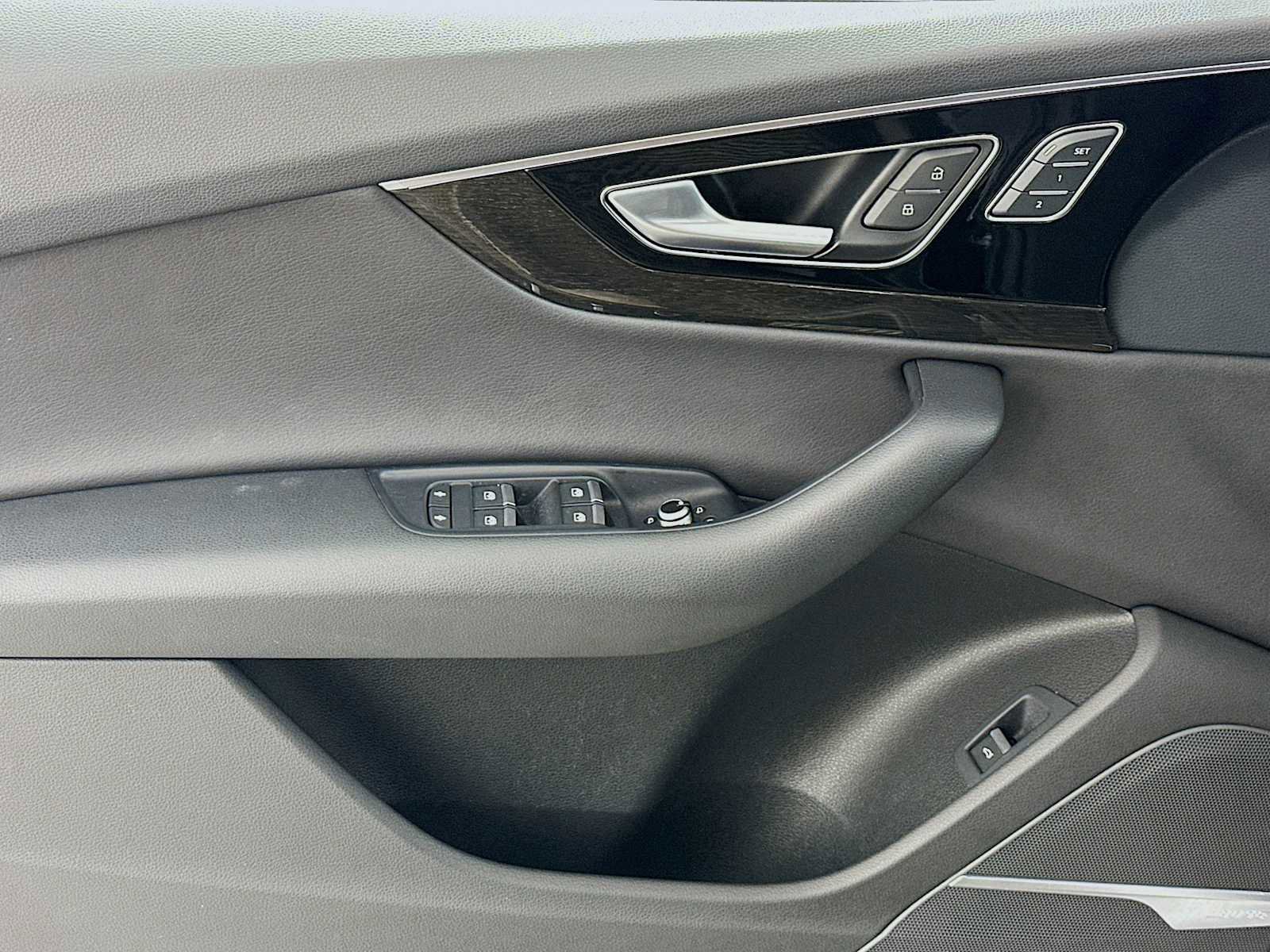 Used 2017 Audi Q7 3.0T Prestige image 17