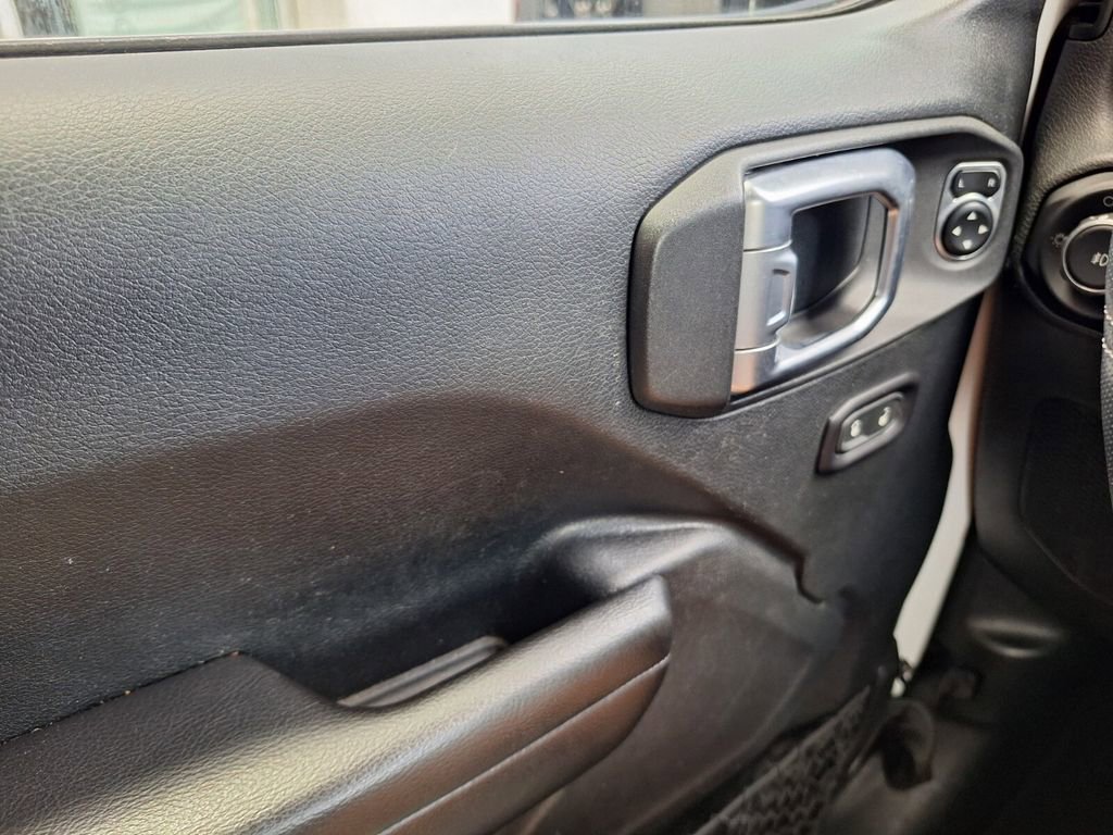 Used 2018 Jeep Wrangler Unlimited Sport S AWD/4WD image 19