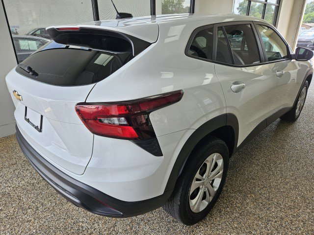 Used 2024 Chevrolet Trax LS FWD image 2