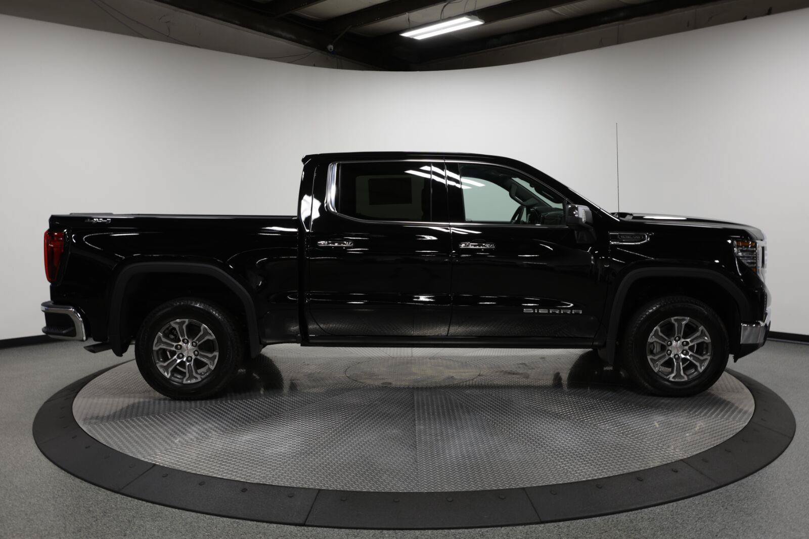New 2026 GMC Sierra 1500 SLT AWD/4WD image 9
