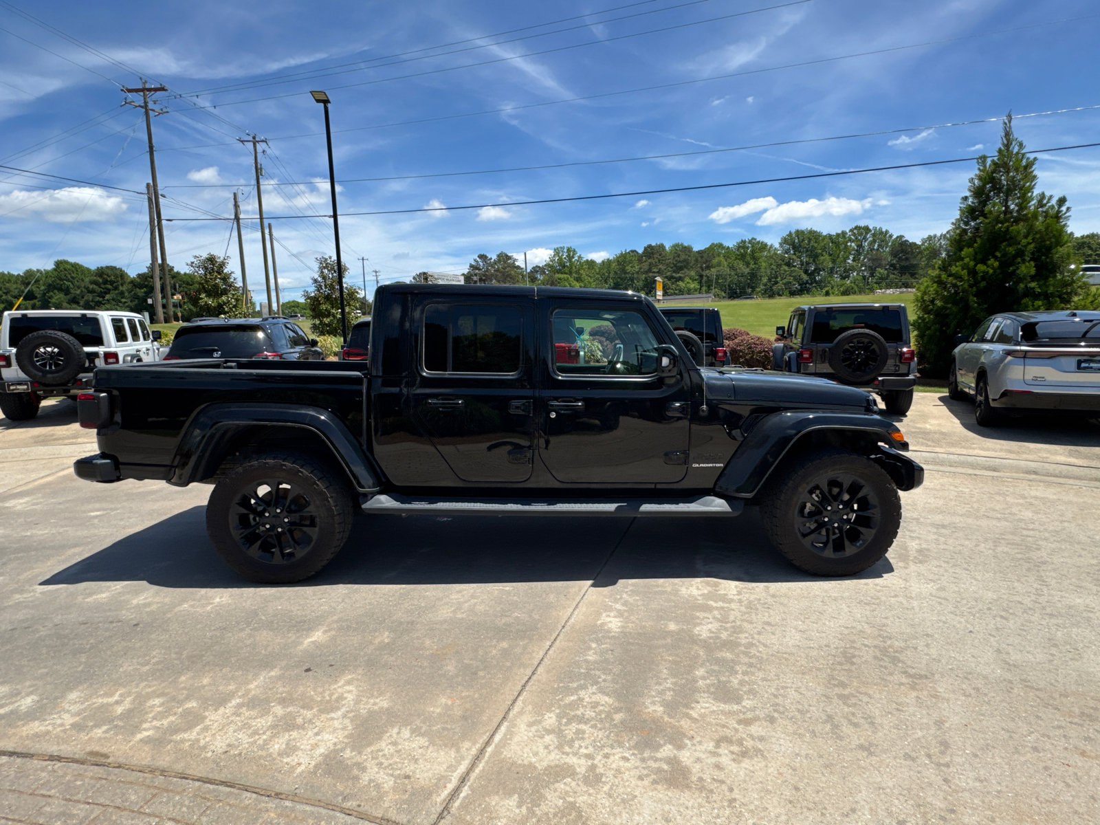 Used 2022 Jeep Gladiator Overland AWD/4WD image 7