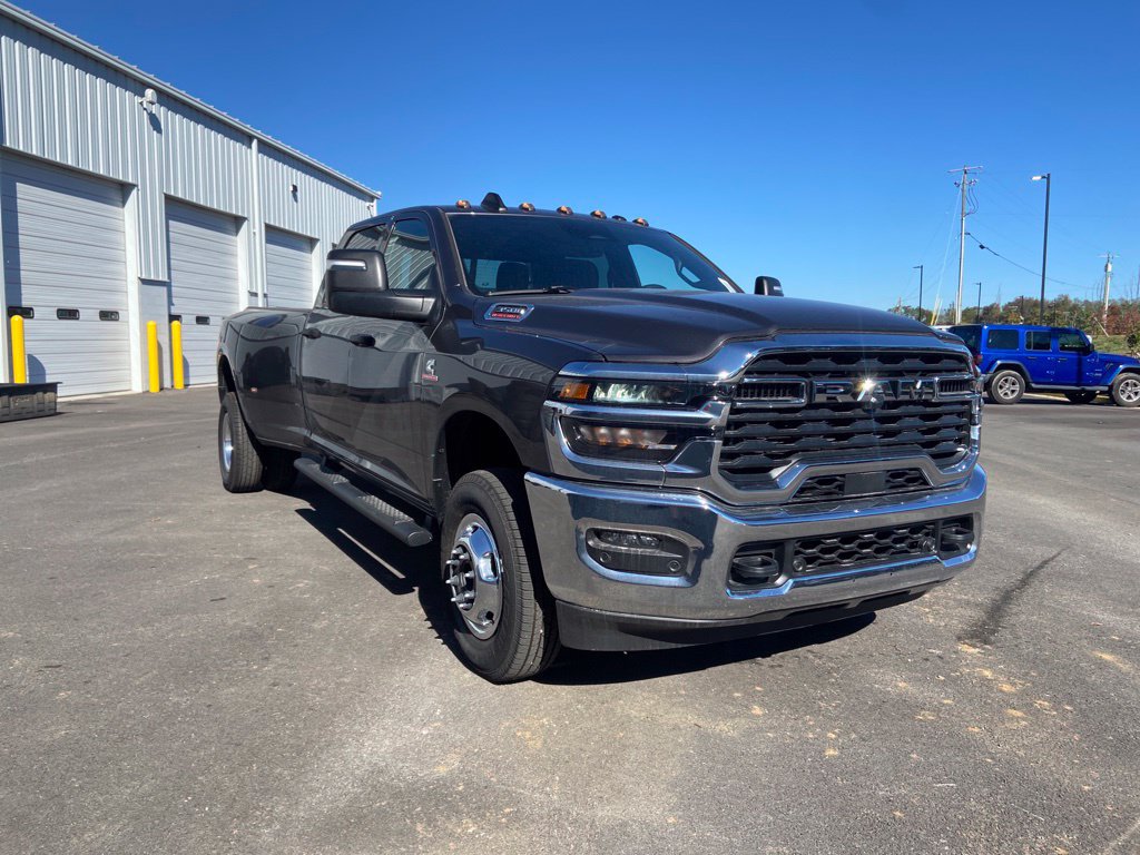New 2027 RAM 3500 Tradesman AWD/4WD image 2