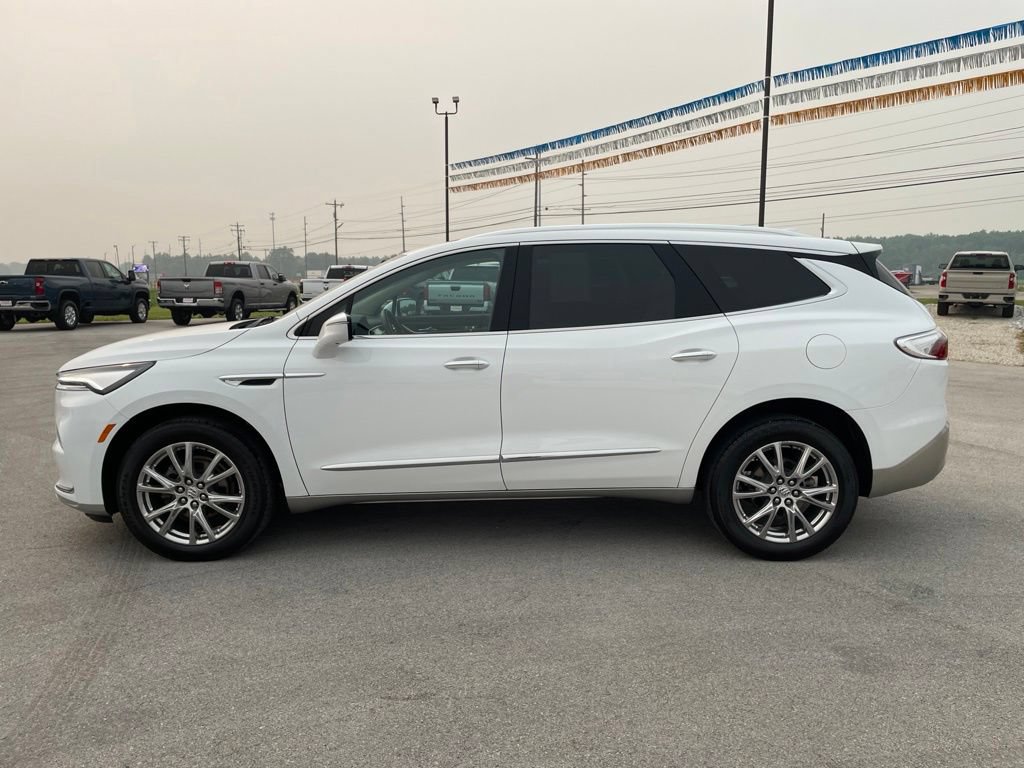 Used 2024 Buick Enclave Premium w/ Experience Buick Package FWD image 4